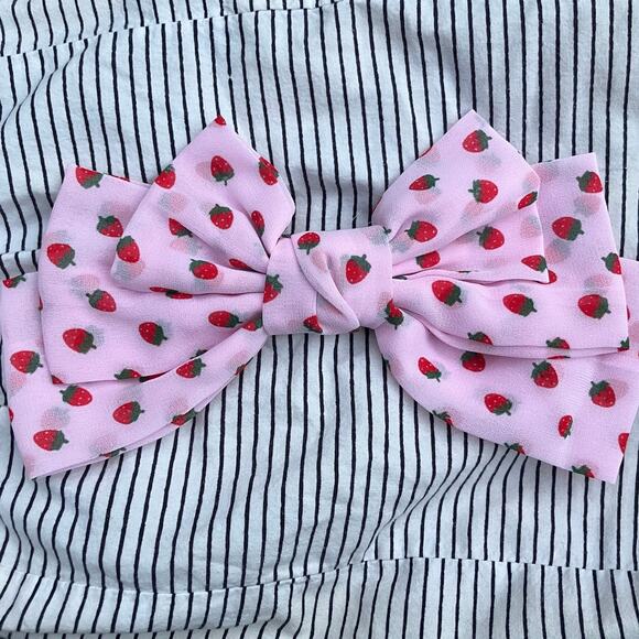 Pink strawberry hair bow, barrette clip, coquette cottagecore Y2K indie boho - Picture 1 of 6